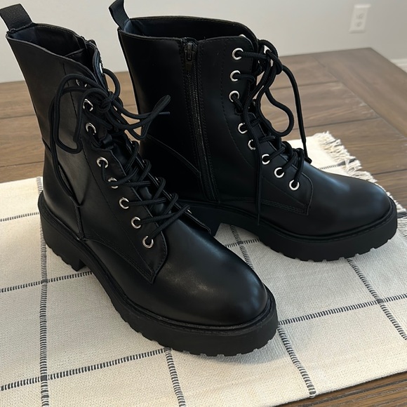 SM New York Shoes - Women’s SM New York combat boots size 8